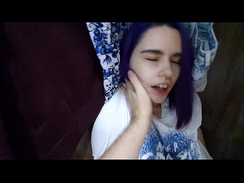 ❤️ Löysin siskoni kaapista ja autoin häntä laukeamaan Kaunis porno at us ❤